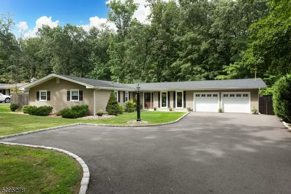 5 Green Valley Dr, Green Brook Twp., NJ 08812