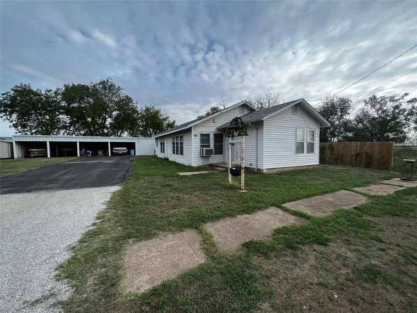 624 Kenshalo Street, Albany, TX 76430