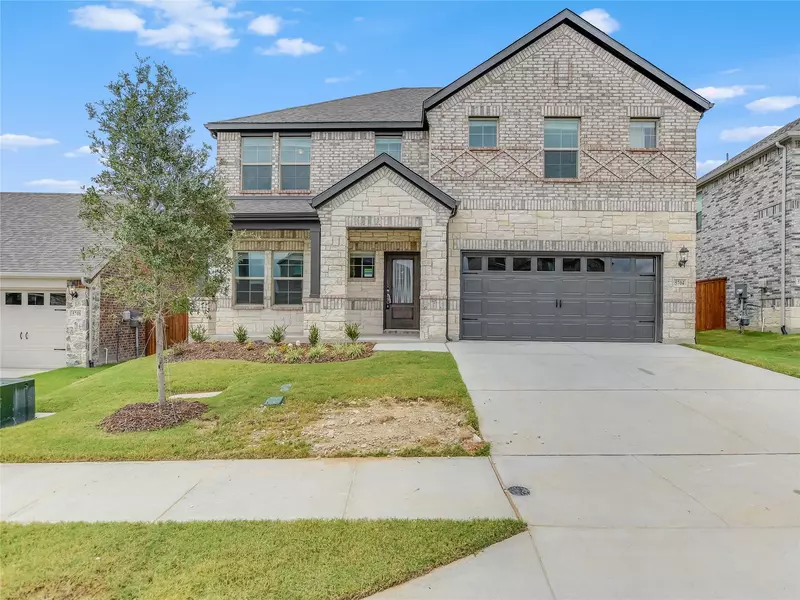 5704 CASTLE PEAK Bend, Fort Worth, TX 76126