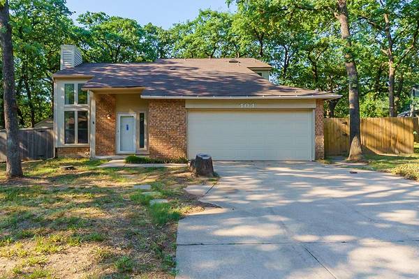 404 Larchmont Way, Azle, TX 76020