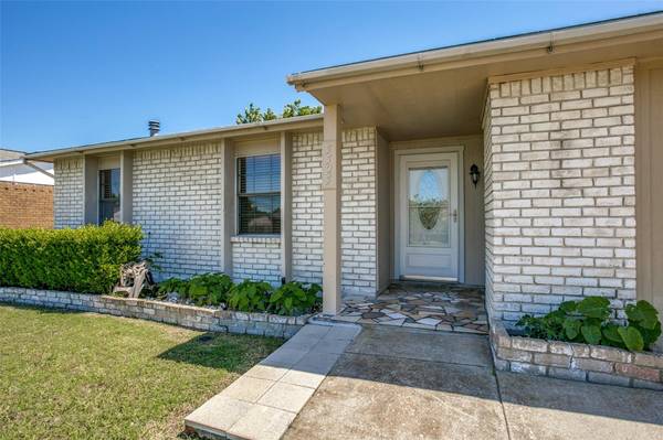 5525 Russell Drive, The Colony, TX 75056