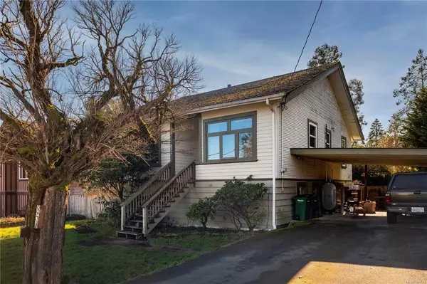 851 Jasmine Ave, Saanich, BC V8Z 2P3