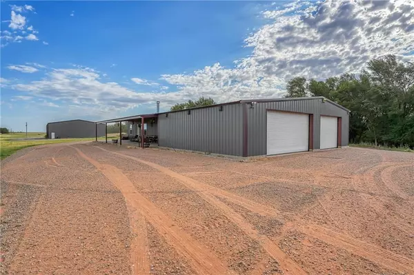 11724 N 2120 Road, Dill City, OK 73641