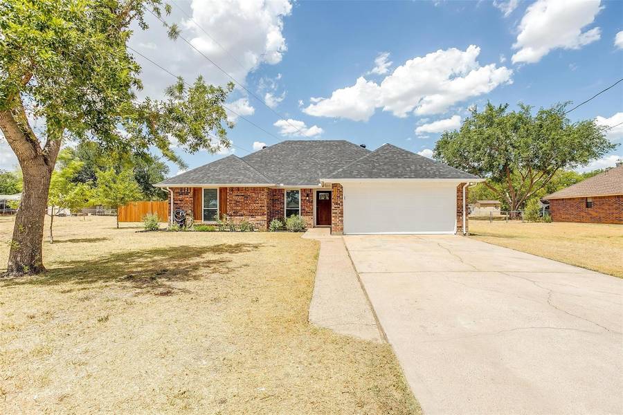 1105 Crockett Drive, Burleson, TX 76028