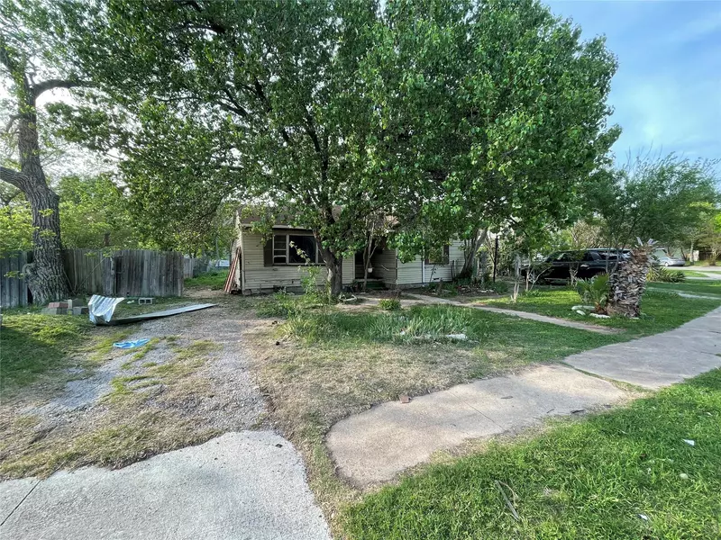 1666 Willow Street, Grand Prairie, TX 75050