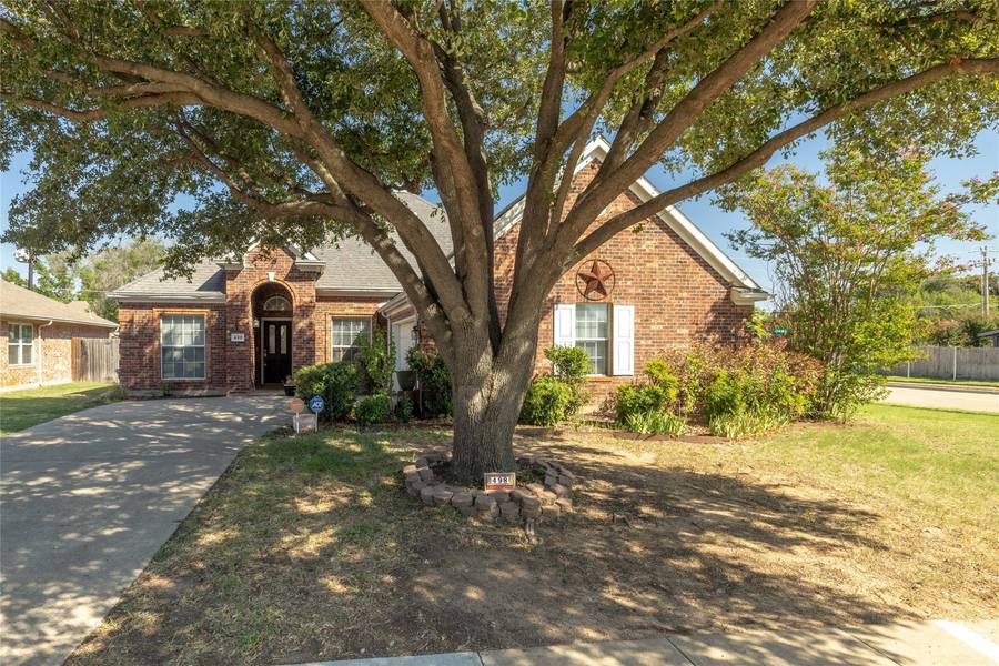 498 Shade Tree Circle, Hurst, TX 76054