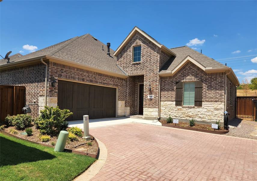 1935 Spotted Fawn Drive, Arlington, TX 76005