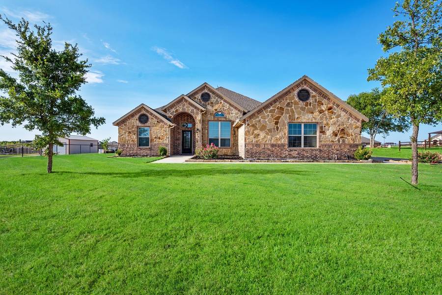 8913 Breezeway Drive, Godley, TX 76044