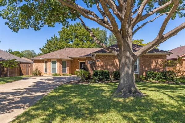 2220 Woodview Drive, Flower Mound, TX 75028