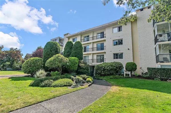 Oak Bay, BC V8R 2N1,2323 Hamiota St #401