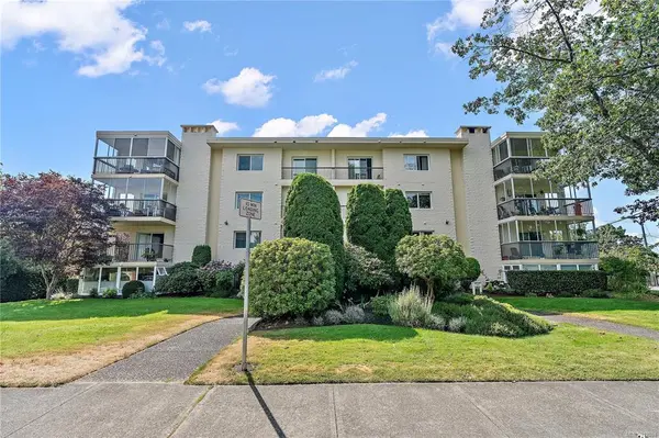 Oak Bay, BC V8R 2N1,2323 Hamiota St #401