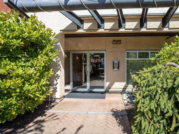 Sidney, BC V8L 2A5,2380 Brethour Ave #209