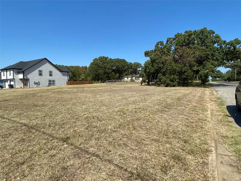 1011 N Oak Drive, Denison, TX 75020