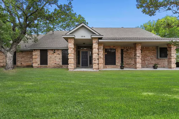 1614 Maple Street, Irving, TX 75060