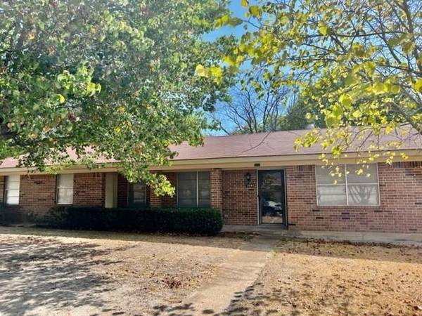 1501 S Locust, Clarksville, TX 75426