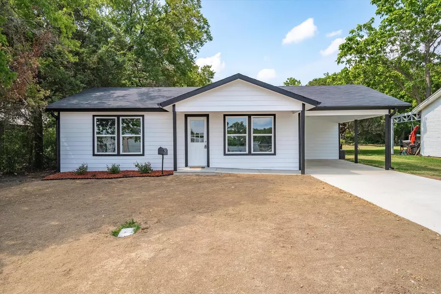 704 Lillian Street, Wills Point, TX 75169