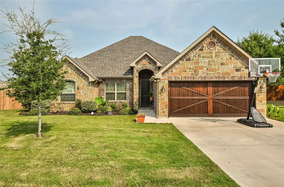 2806 Willow Ridge Circle, Granbury, TX 76049