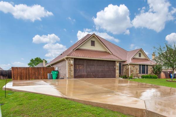 2827 Willow Ridge Circle, Granbury, TX 76049