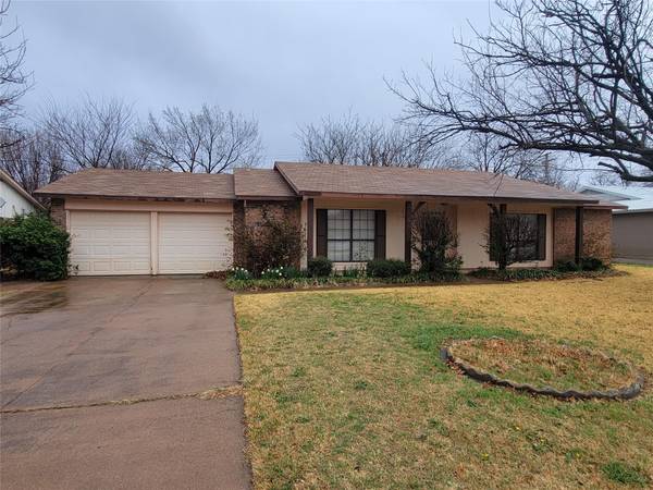 1509 Hillcrest Dr., Graham, TX 76450