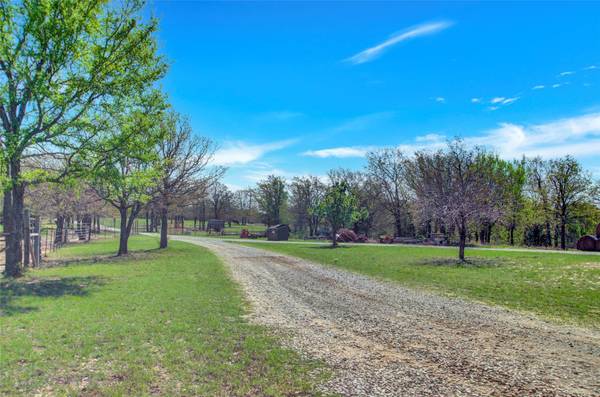 2013 County Road 1370, Alvord, TX 76225