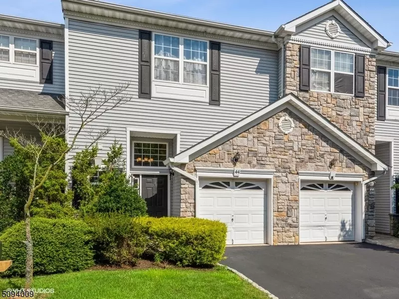 44 Harbor Bay Cir, Old Bridge Twp., NJ 08879