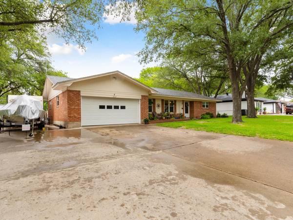 1227 Tanglewood Drive, Cleburne, TX 76033