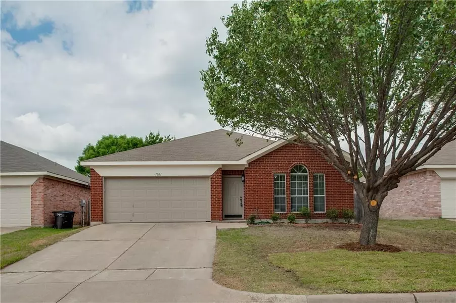 7201 Park Creek Circle E, Fort Worth, TX 76137