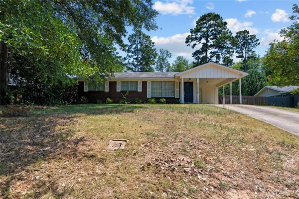 1915 S Brookwood,  Shreveport,  LA 71118