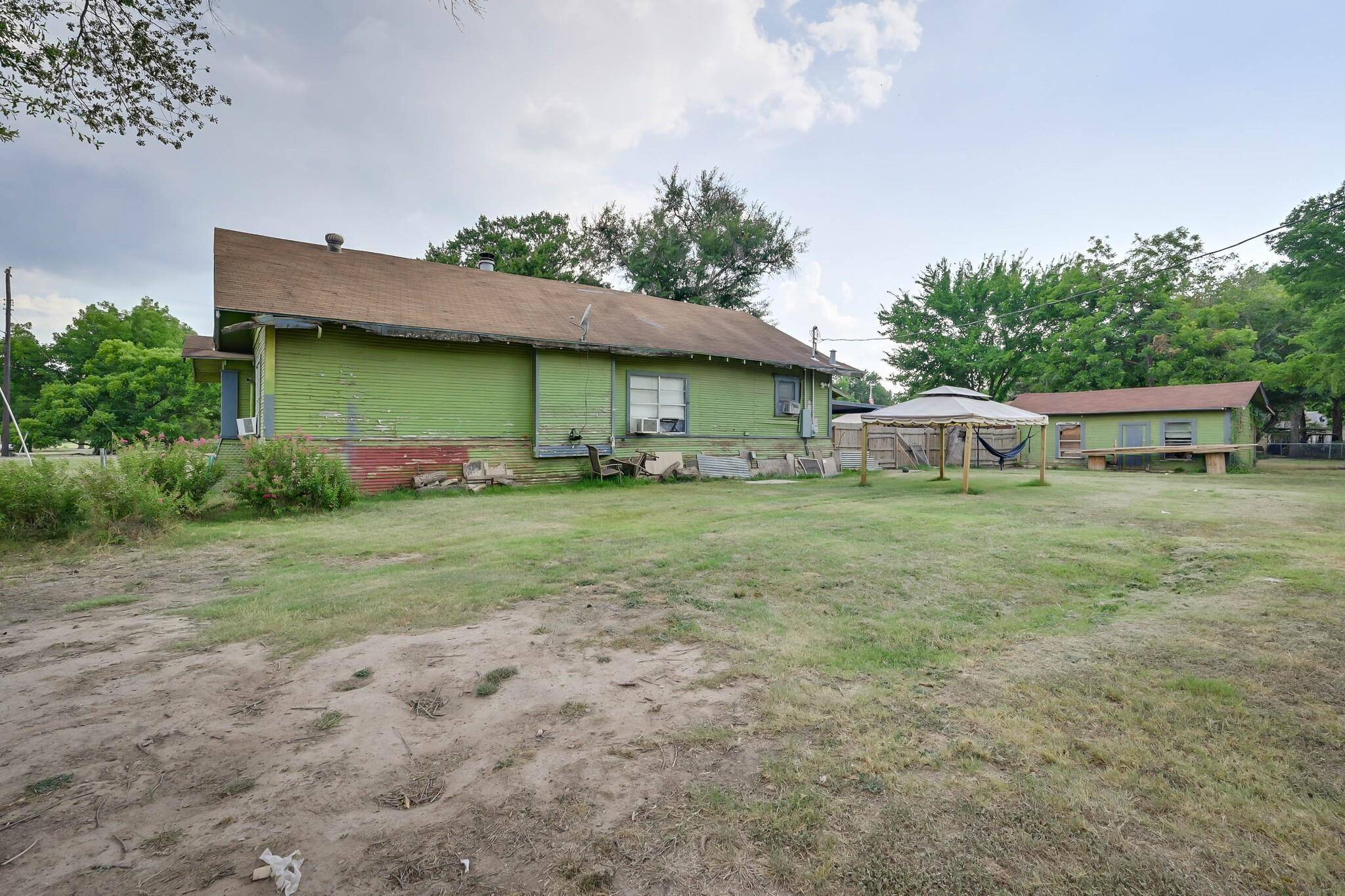 Kerens, TX 75144,310 S Sinclair Avenue