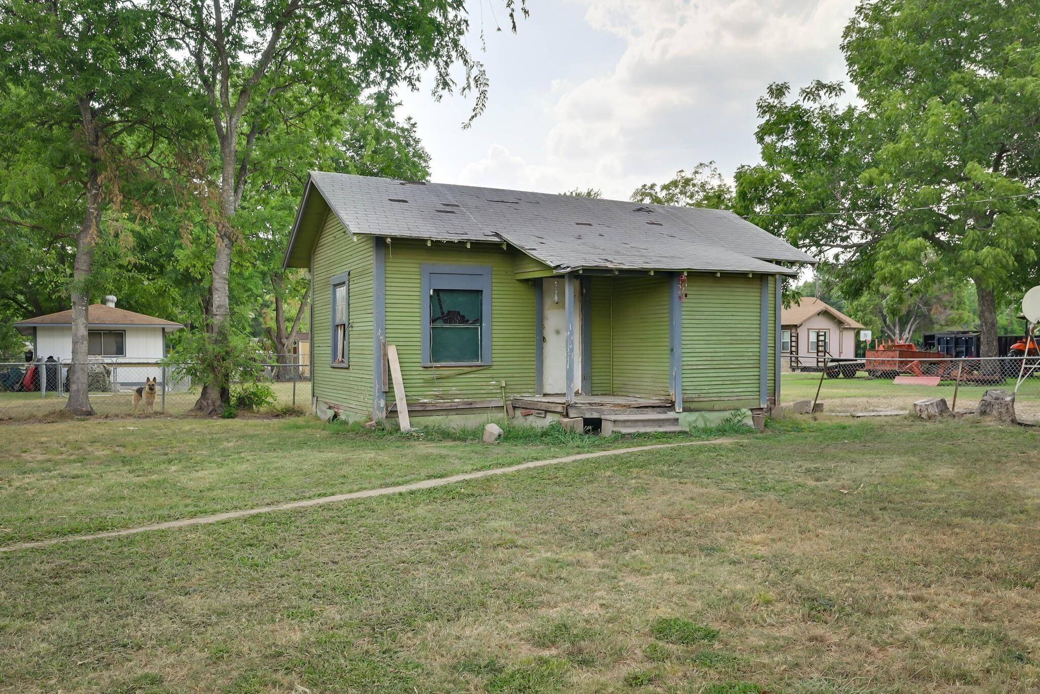 Kerens, TX 75144,310 S Sinclair Avenue