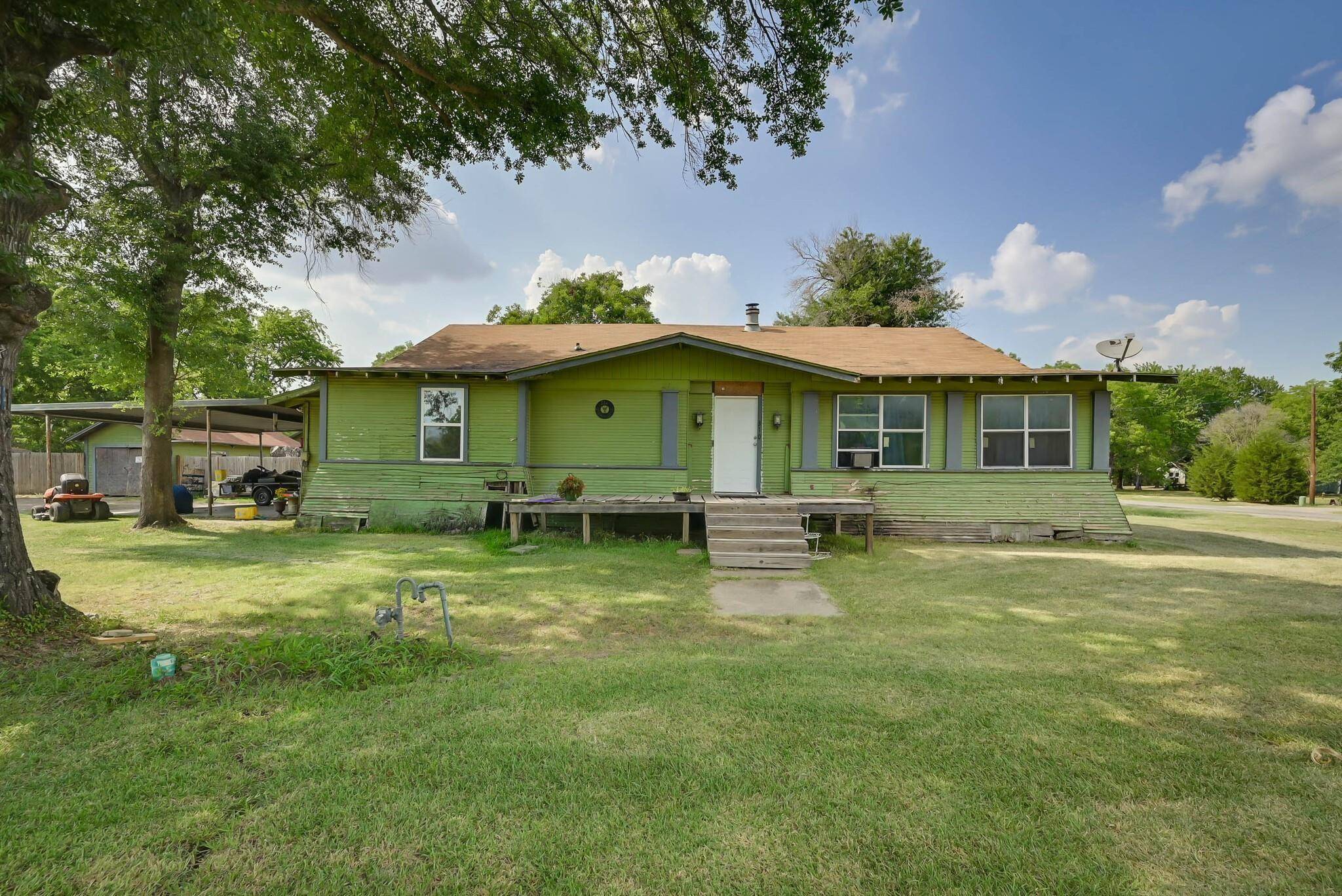 Kerens, TX 75144,310 S Sinclair Avenue