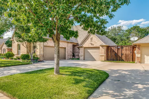 Arlington, TX 76001,3903 Regal Oaks Drive