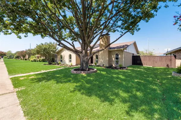 2913 Esquire Lane, Garland, TX 75044