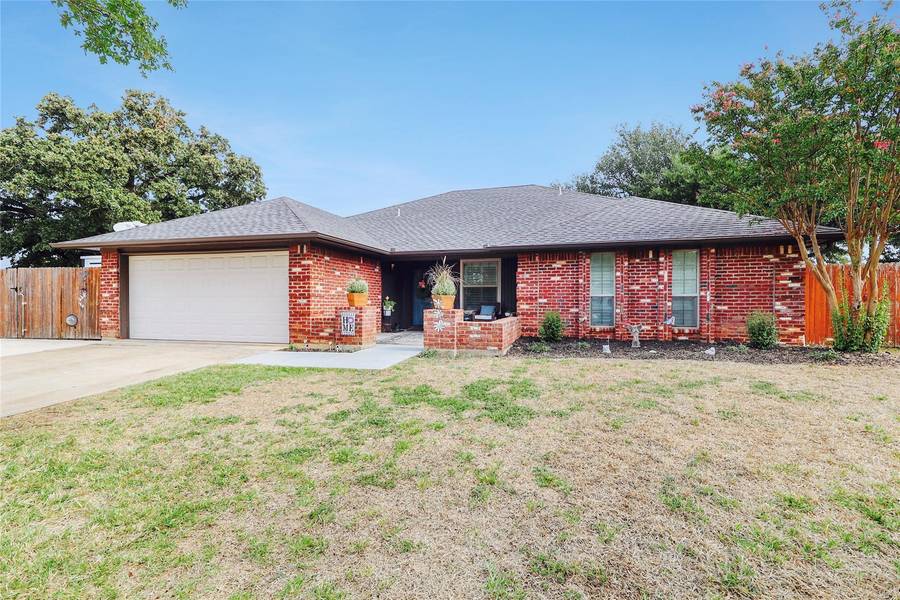 903 Auburn Court, Arlington, TX 76012