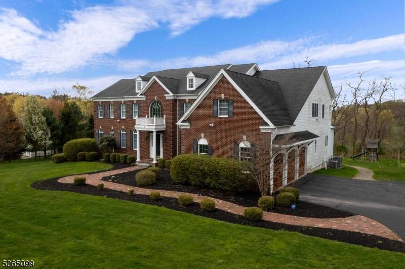 5 Perry Rd, Clinton Twp., NJ 08801