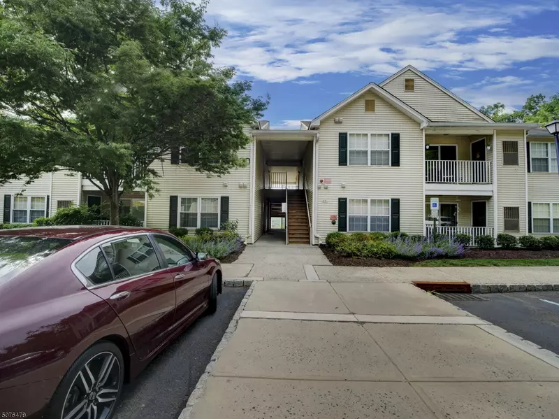 1612 King Ct #1612, Green Brook Twp., NJ 08812