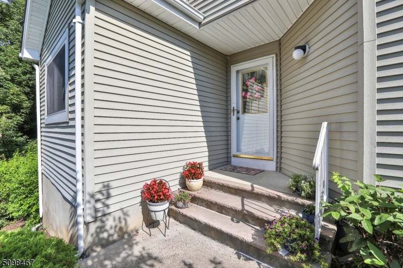 10 Pale Star Ct, Hardyston Twp., NJ 07419