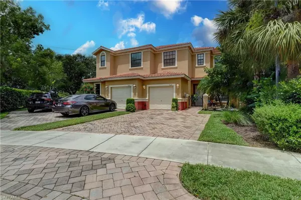 7468 Bristol CIR, Naples, FL 34120