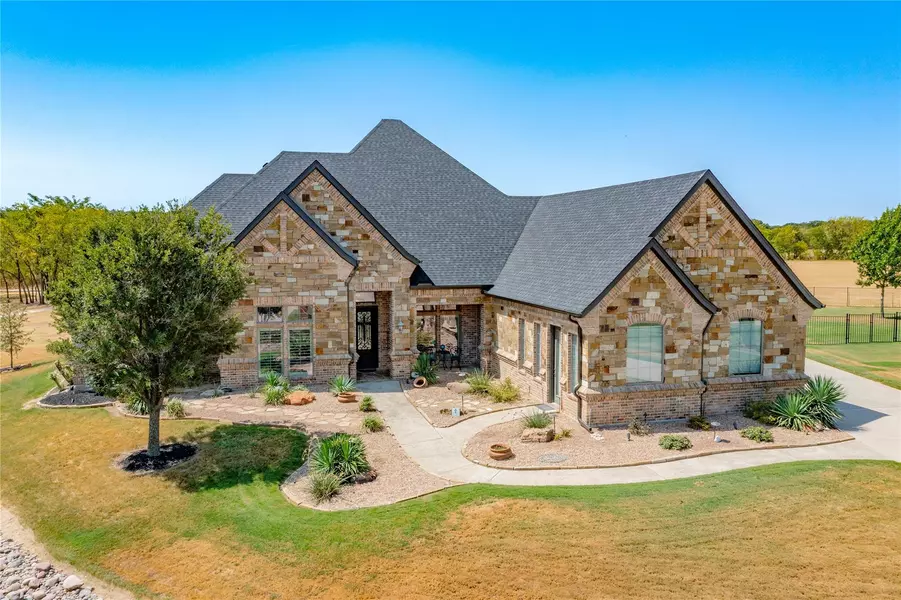 945 Bethany Court, Burleson, TX 76028