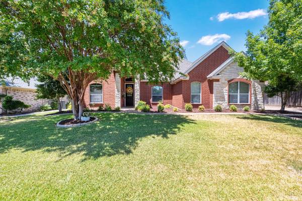 1027 Belmont Drive, Kennedale, TX 76060