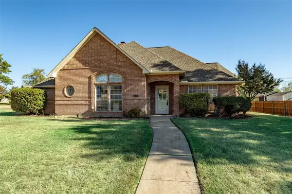 10192 Fieldcrest Drive, Benbrook, TX 76126