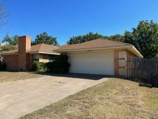 236 Lansford Drive, Benbrook, TX 76126