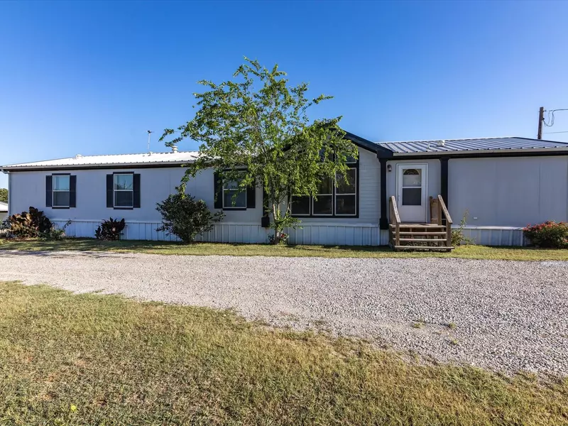 118 Wade Road, Sunset, TX 76270