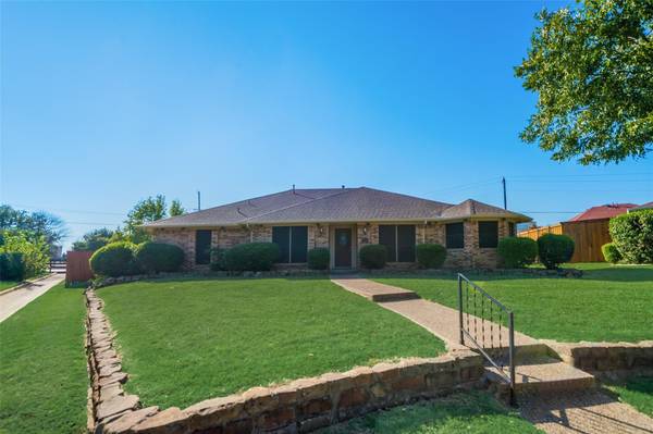 2740 Shadygrove Lane, Carrollton, TX 75006