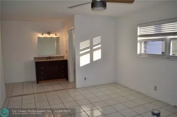 Fort Lauderdale, FL 33308,5050 Bayview Dr  #9