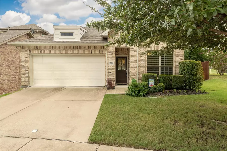 3704 Redwood Creek Lane, Fort Worth, TX 76137