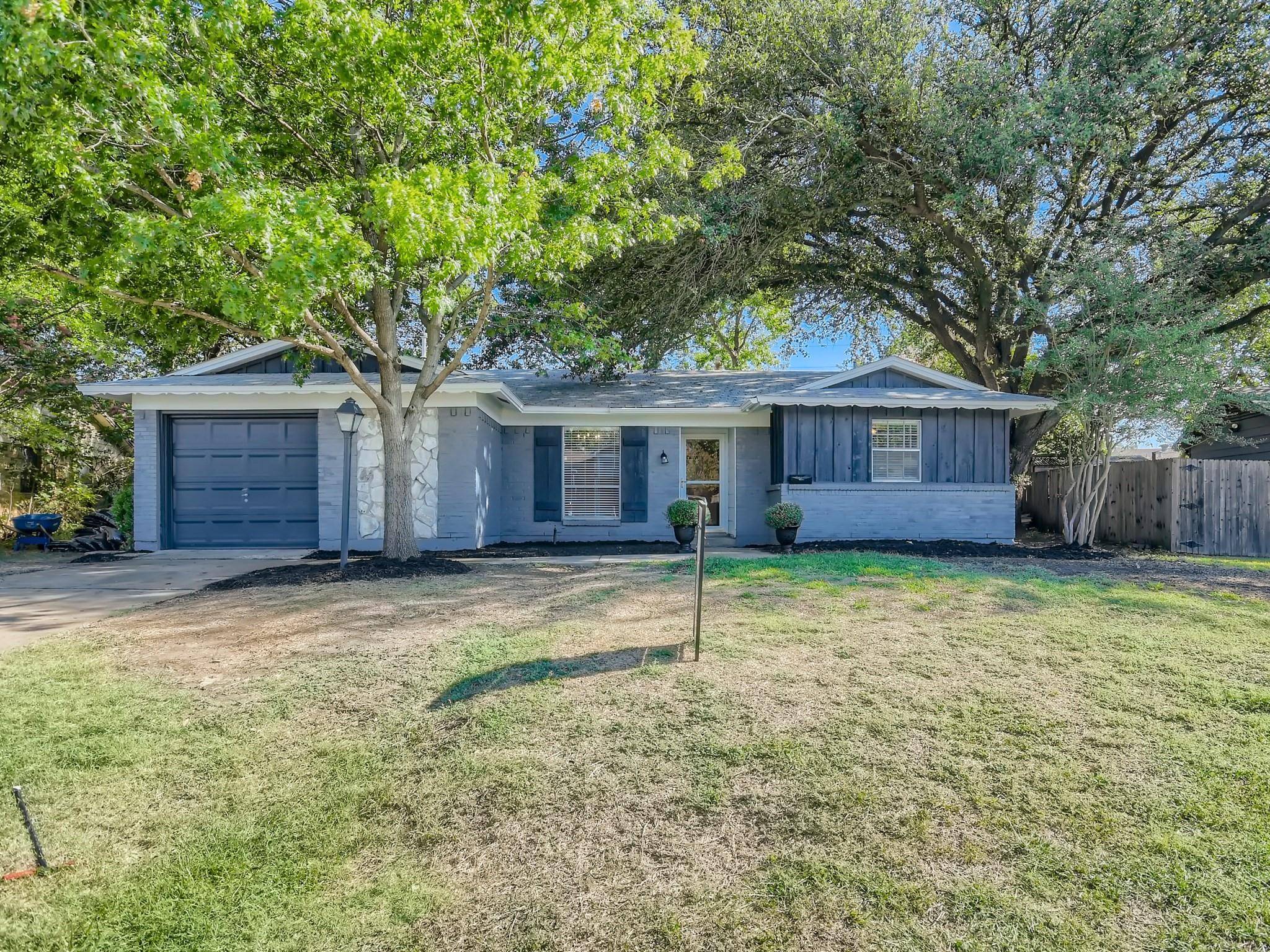 1922 Muret Street, Irving, TX 75062