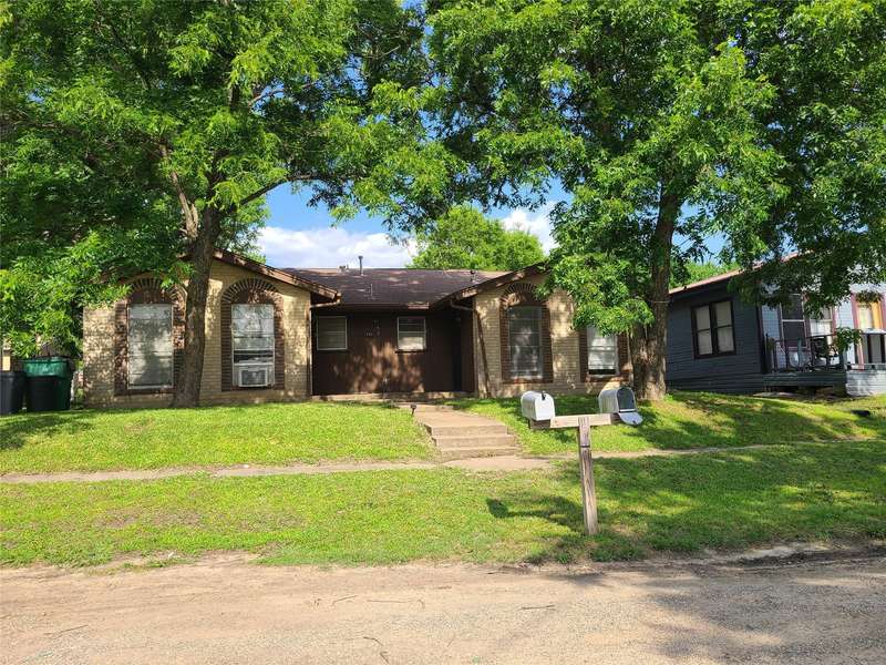 303 S Manson Street, Wolfe City, TX 75496