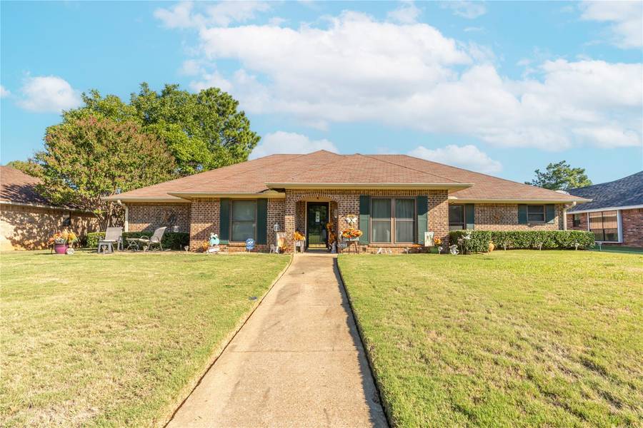 3055 Briarwood Drive, Paris, TX 75460