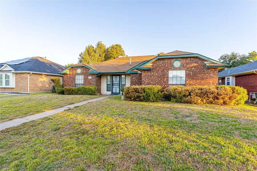 4829 Crestpoint Lane, Garland, TX 75043